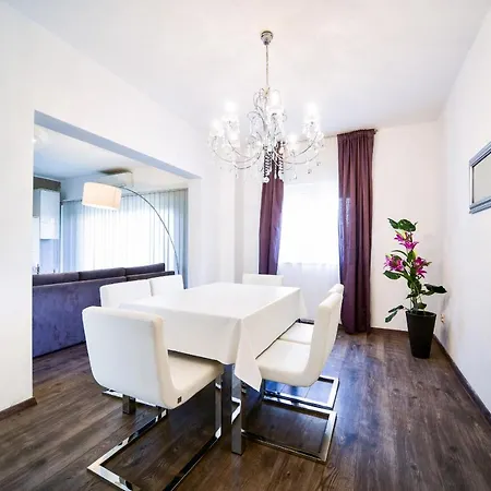 House Toni Ζαντάρ